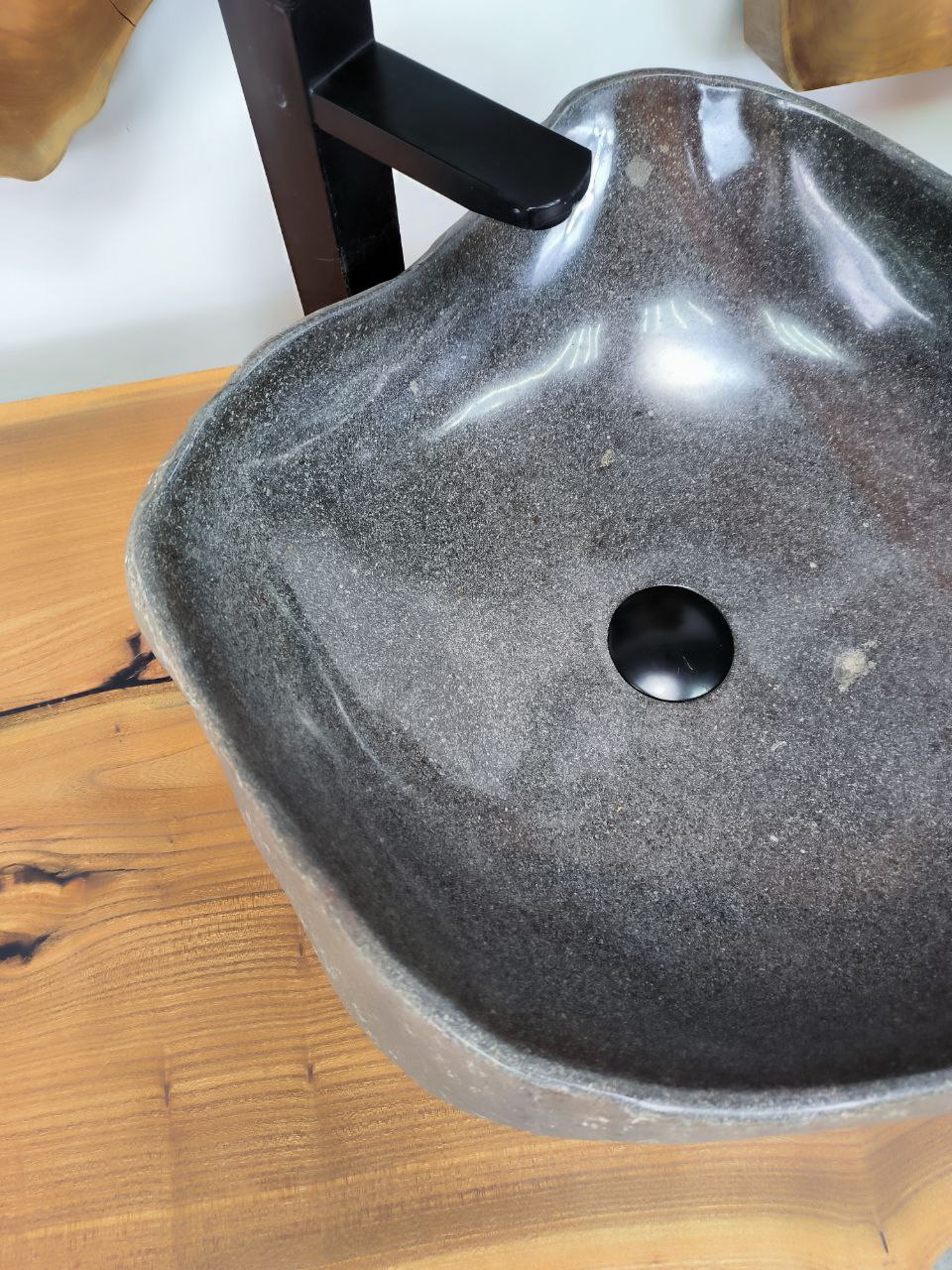 Раковина из речного камня RS-66286 47х46х17 из натурального камня