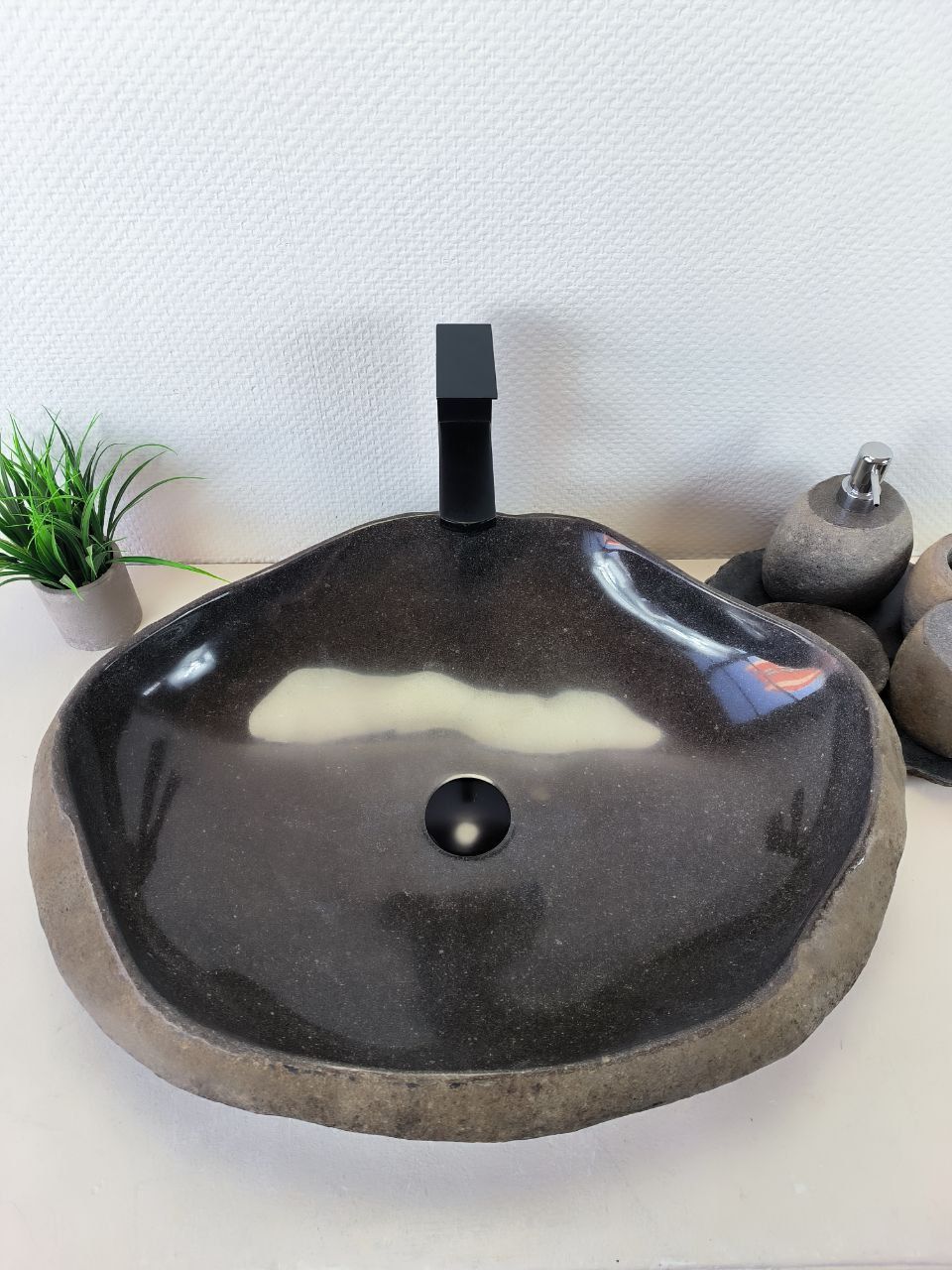 Раковина из речного камня RS-66209 63х47х15 из натурального камня