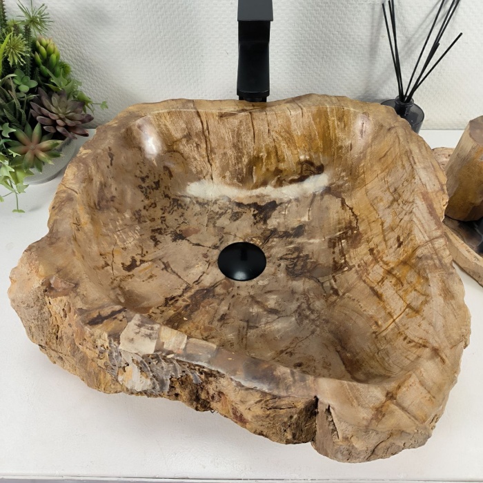 rsfv5zg5mnvxg9n9pnvs95mw372mci9u