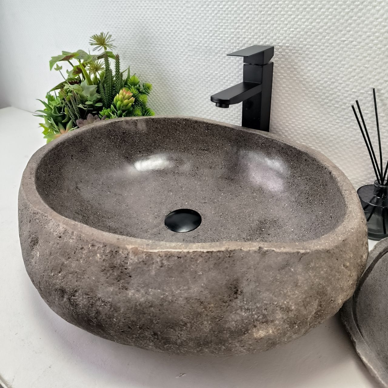 Раковина из речного камня RS-63442 (57*46*16) из натурального камня