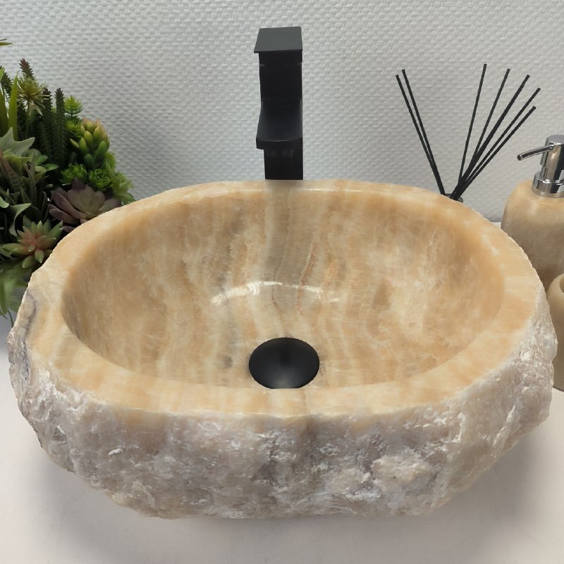 Раковина из оникса в природной форме от 40см до 44см шириной