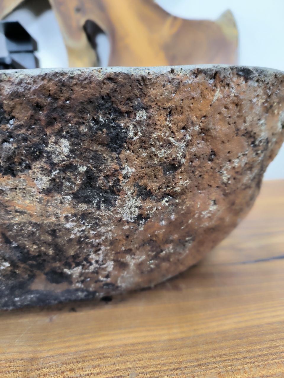 Раковина из речного камня RS-66357 60х38х15 из натурального камня