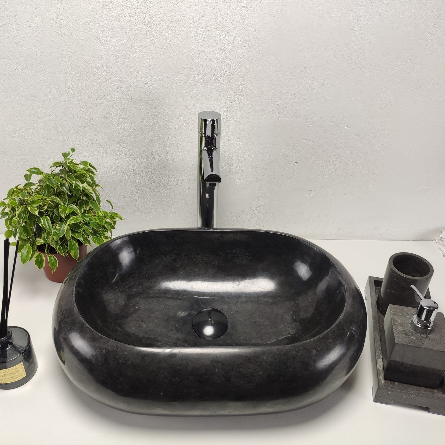 Раковина из мрамора Oval Black OM-60929 (55*38*15) из натурального камня