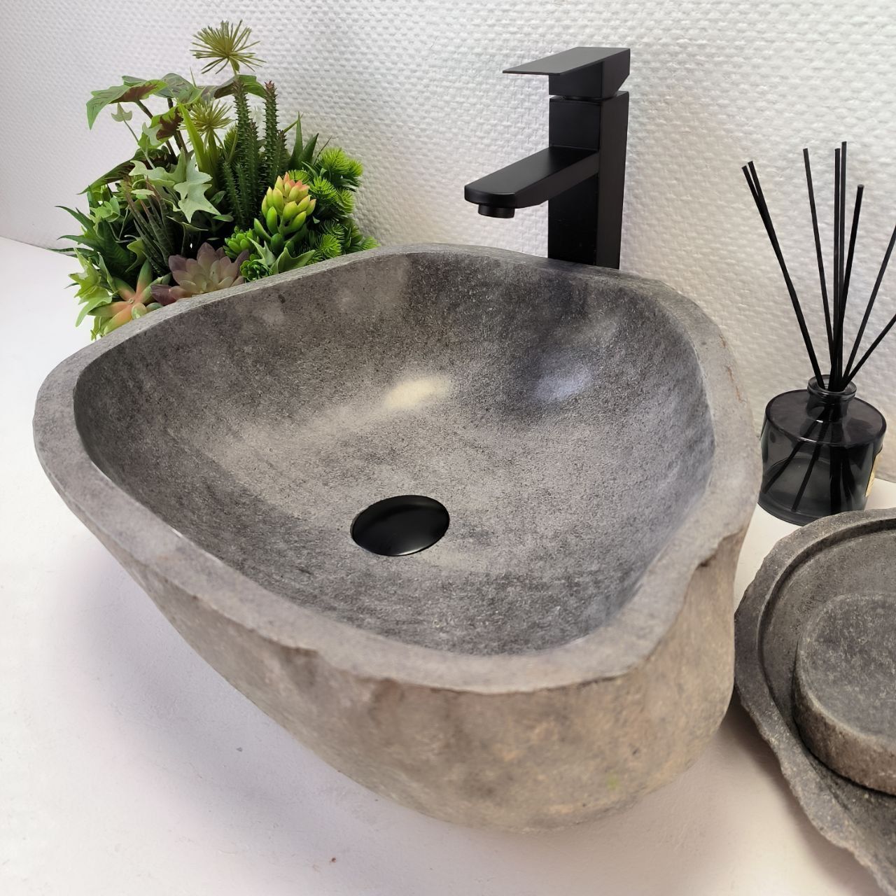 Раковина из речного камня RS-63558 (45*40*15) из натурального камня