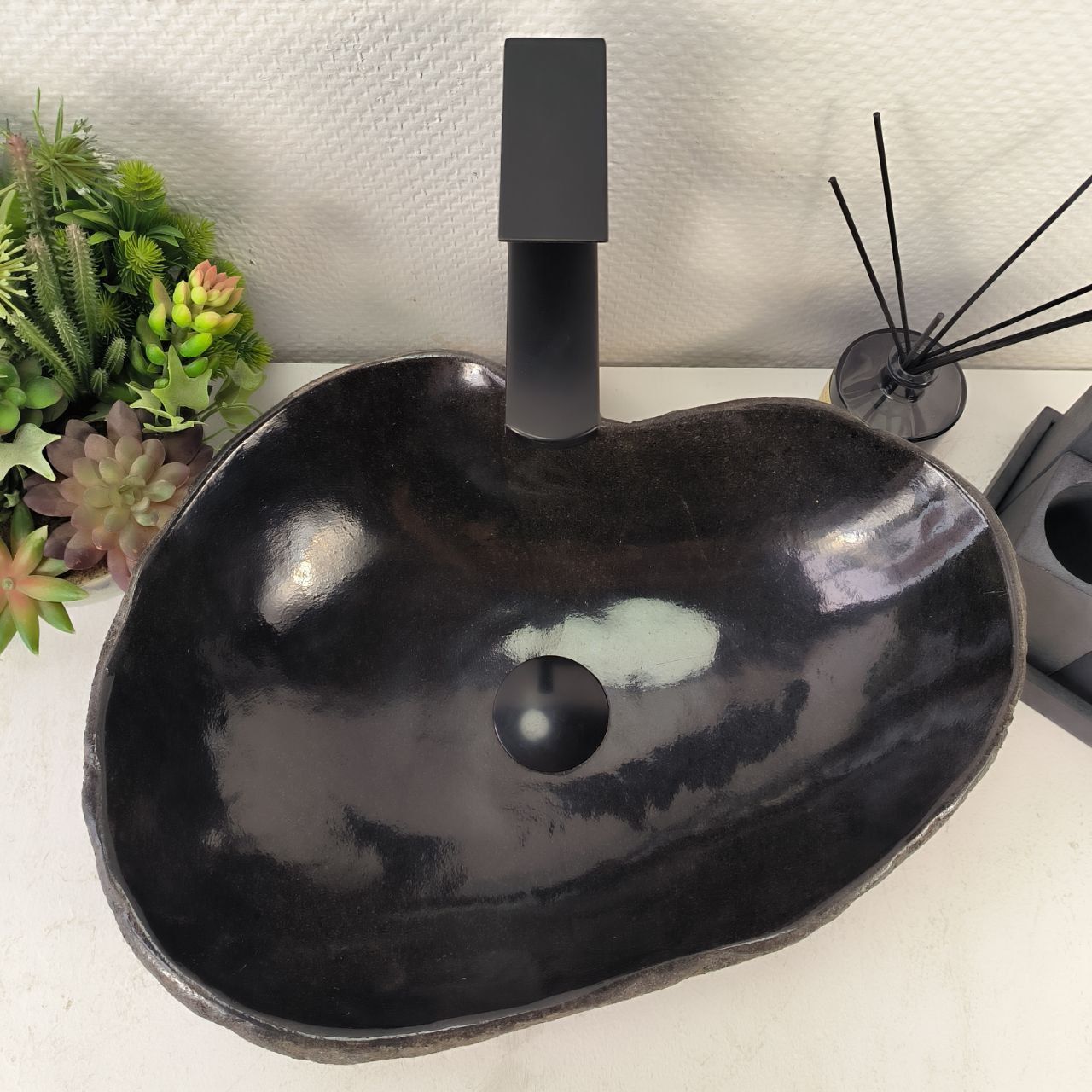 Раковина из речного камня RS-65081 44*34*15 из натурального камня