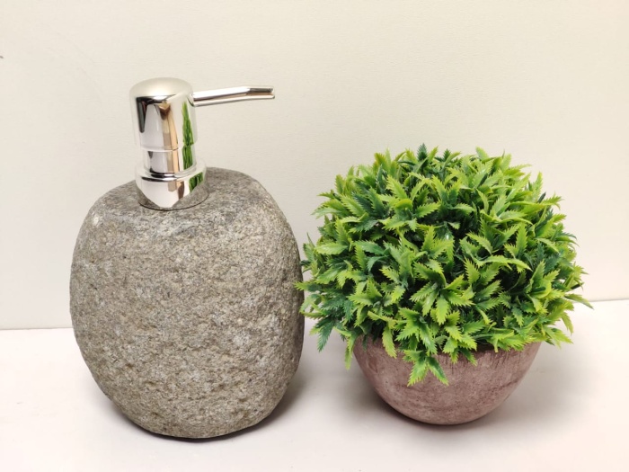 c4d6eb5f-4993-c219-7f1e-14333bca8944