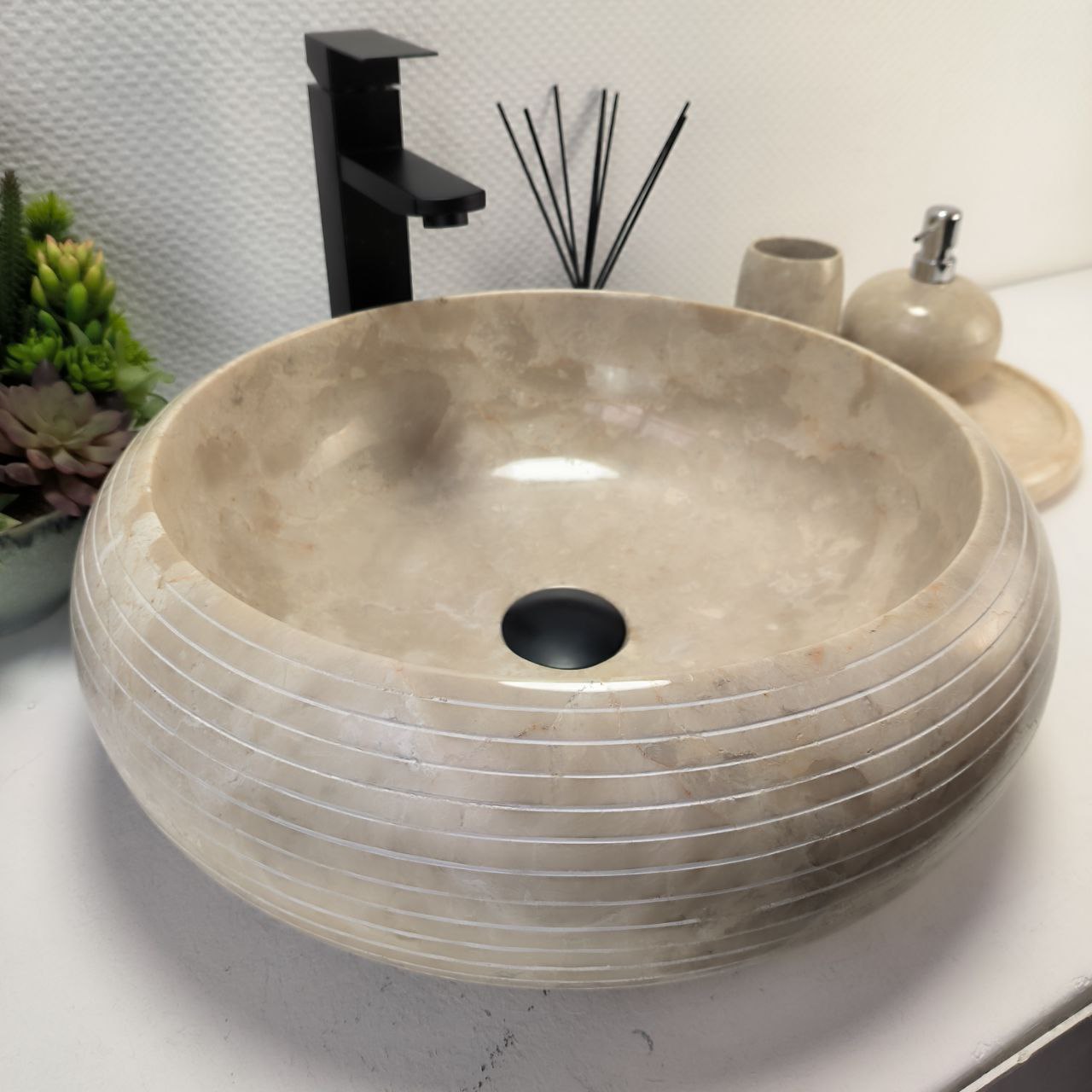 82dl2q4bayvu8s2qwg7qlhipmz3phyr4