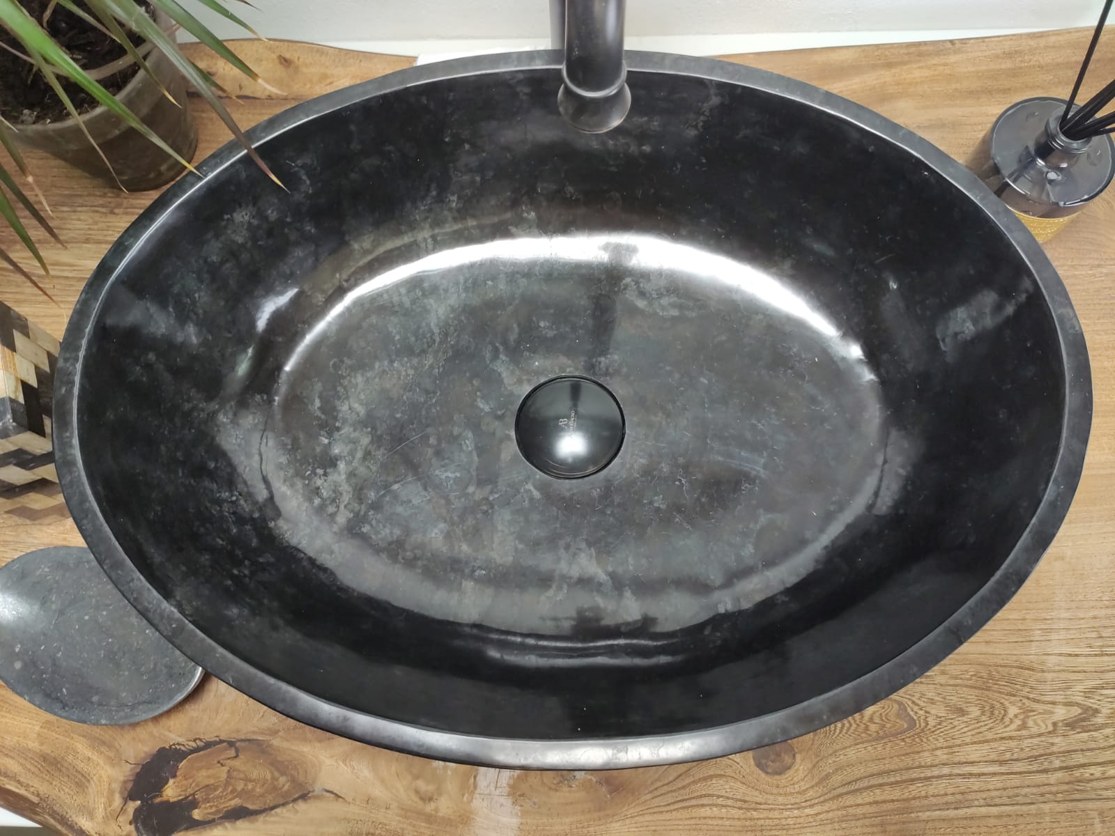 Раковина из мрамора Oval Black Tin Lip MO-60974 52*38*14 из натурального камня