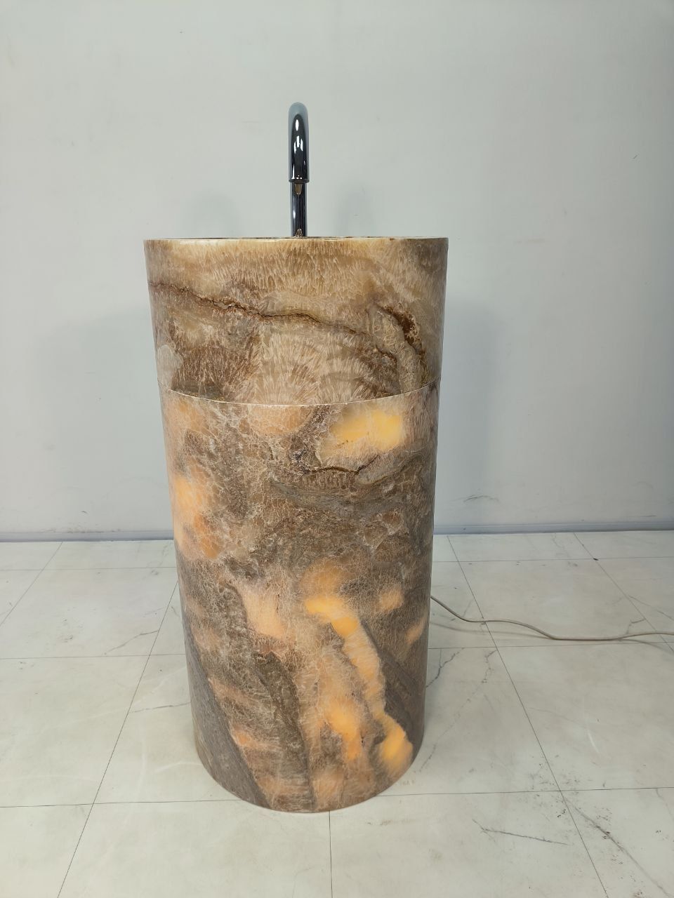 Раковина напольная из оникса Silinder Natural ON-65927 45х45х90 из натурального камня