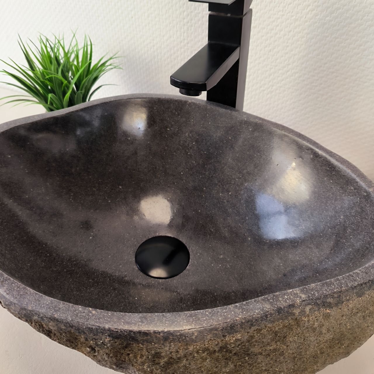 Раковина из речного камня RS-66012 48х34х15 из натурального камня