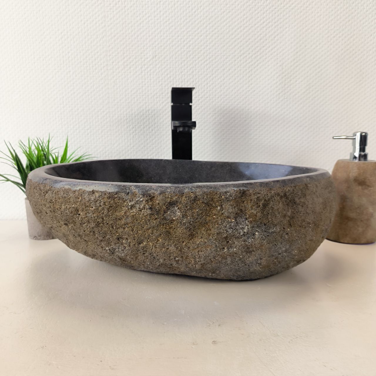Раковина из речного камня RS-66012 48х34х15 из натурального камня