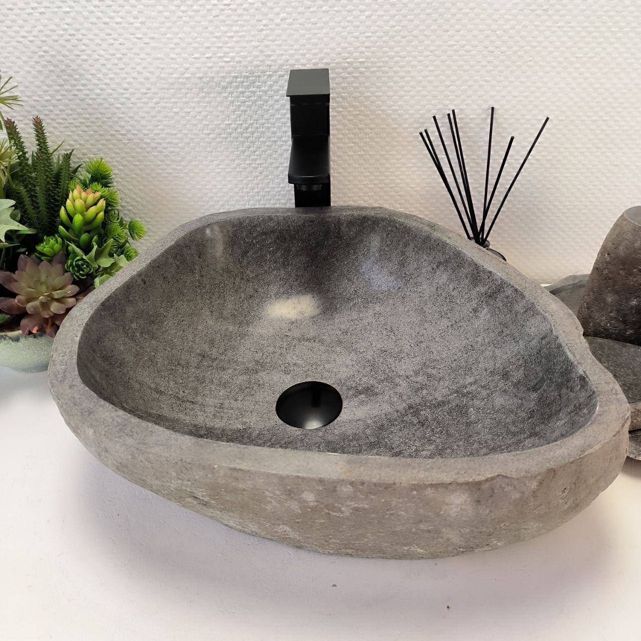 Раковина из речного камня RS-63558 (45*40*15) из натурального камня