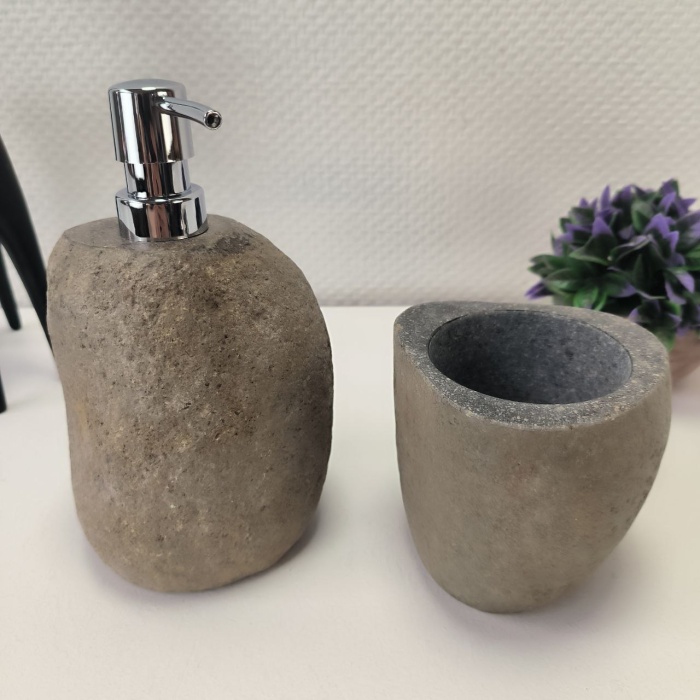 mrqa0en5r1efbwkar8bngzz171e7k46l