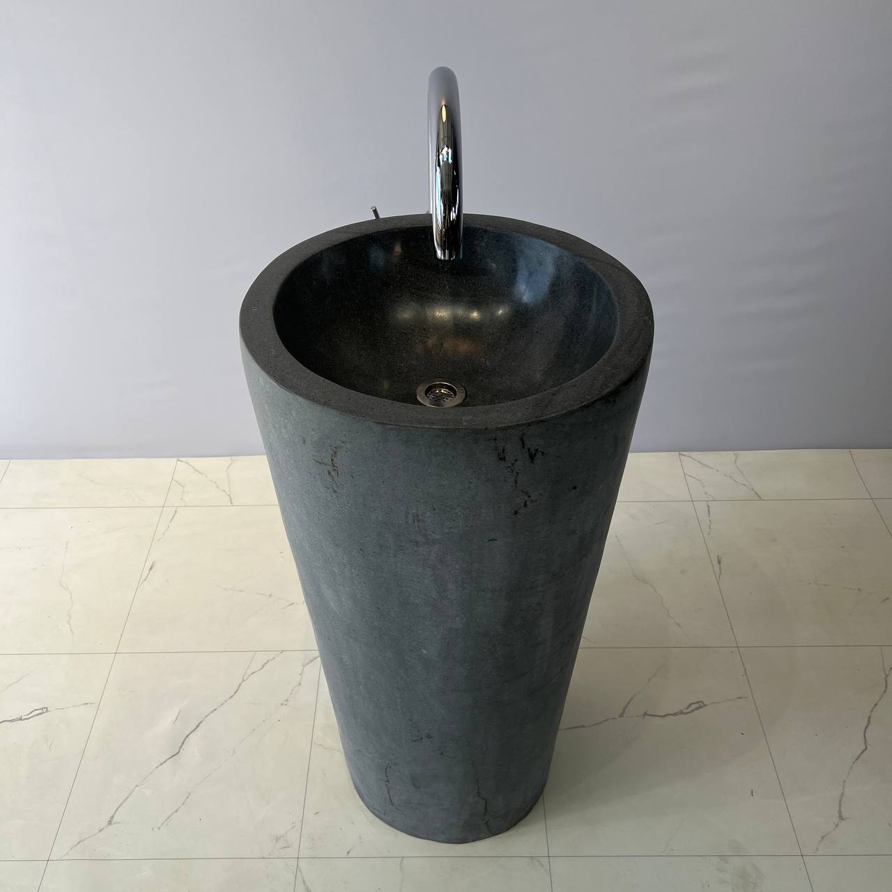 Раковина напольная из речного камня RN-67057 46х46х90 из натурального камня