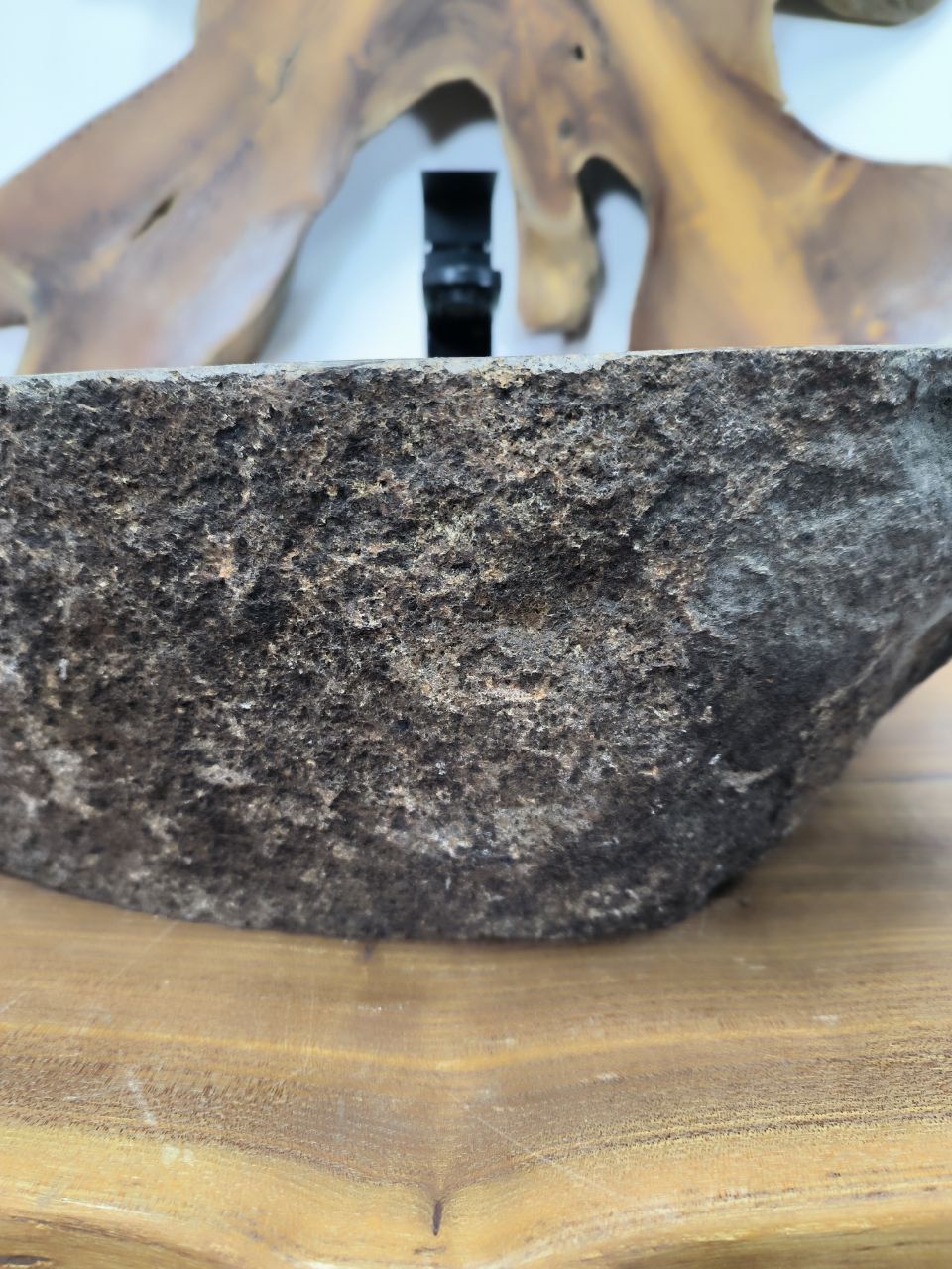 Раковина из речного камня RS-66389 56х38х15 из натурального камня