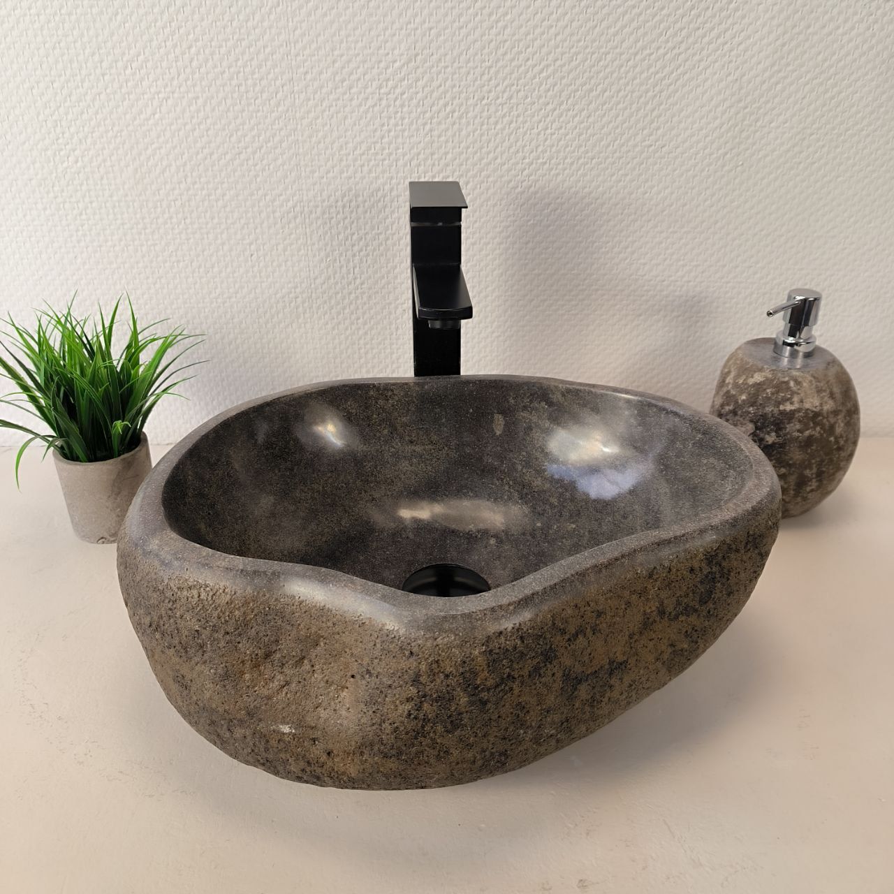 Раковина из речного камня RS-66008 43х37х15 из натурального камня