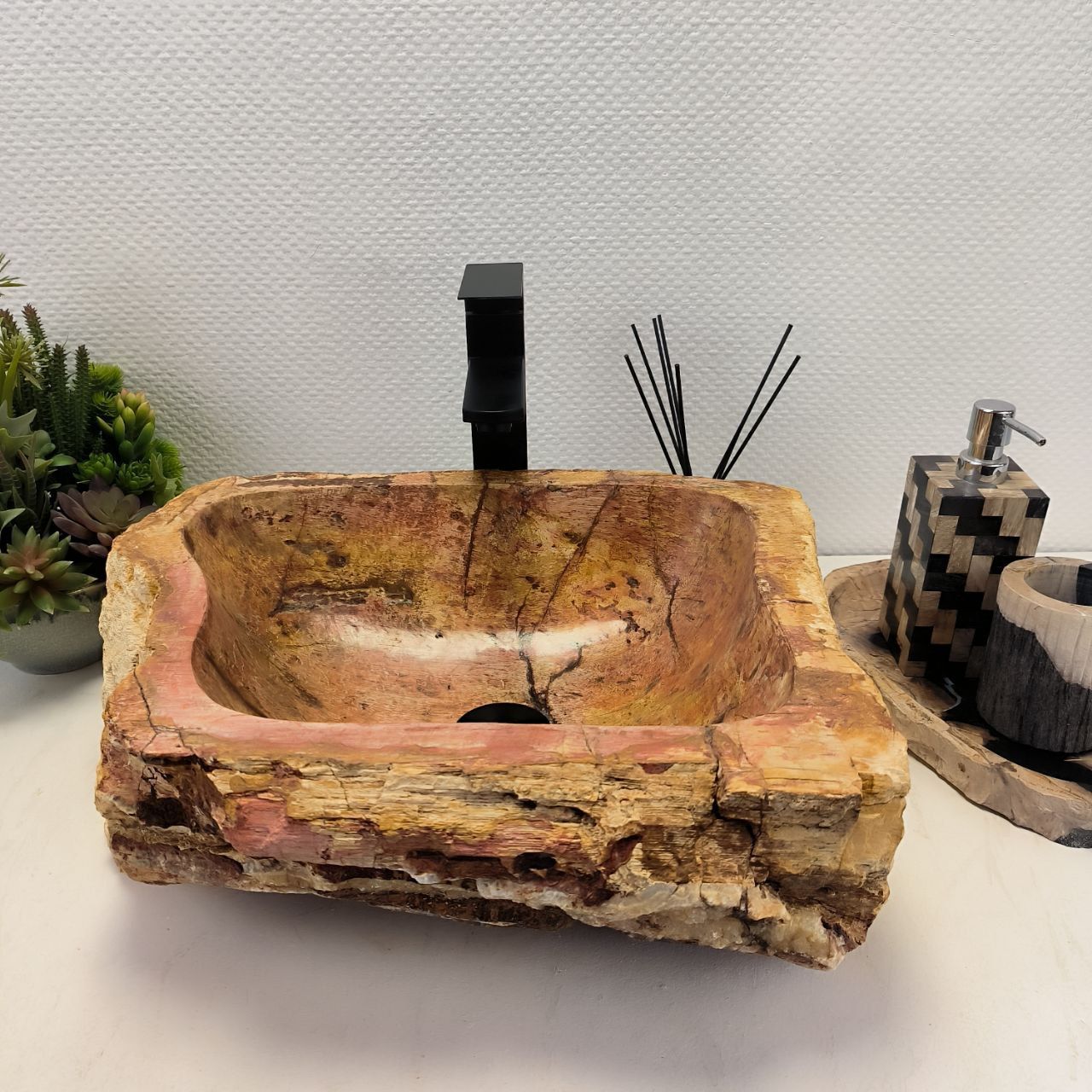 Раковина из окаменелого дерева OD-62500 47*41*15 из натурального камня