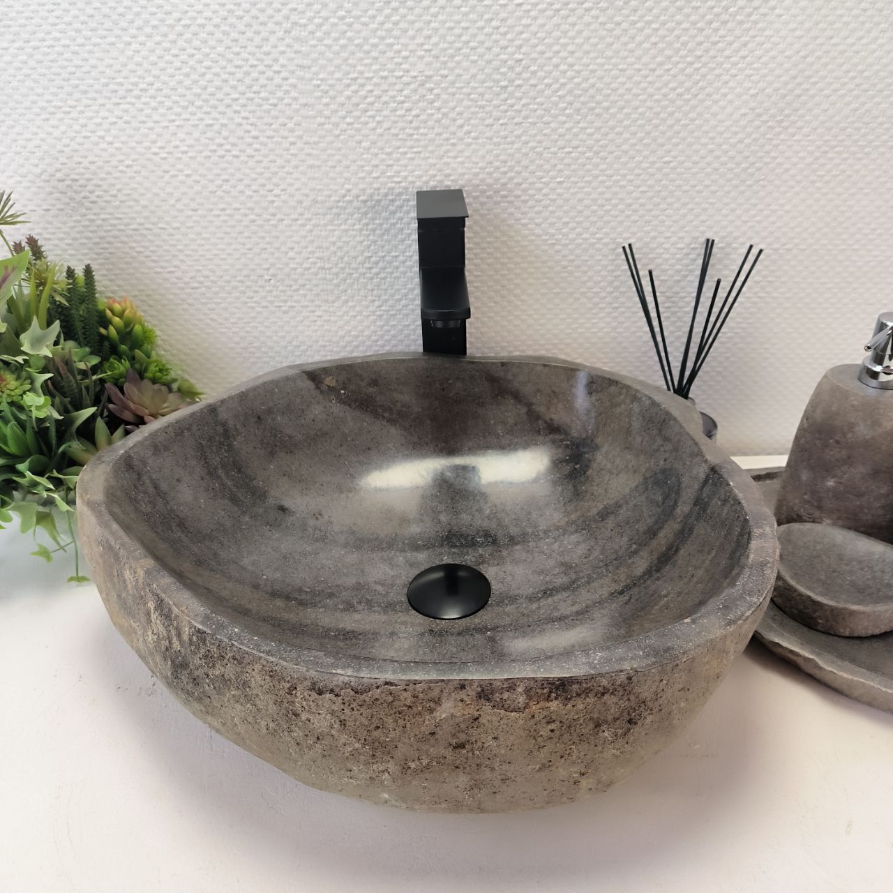 Раковина из речного камня RS-63412 (49*45*15) из натурального камня