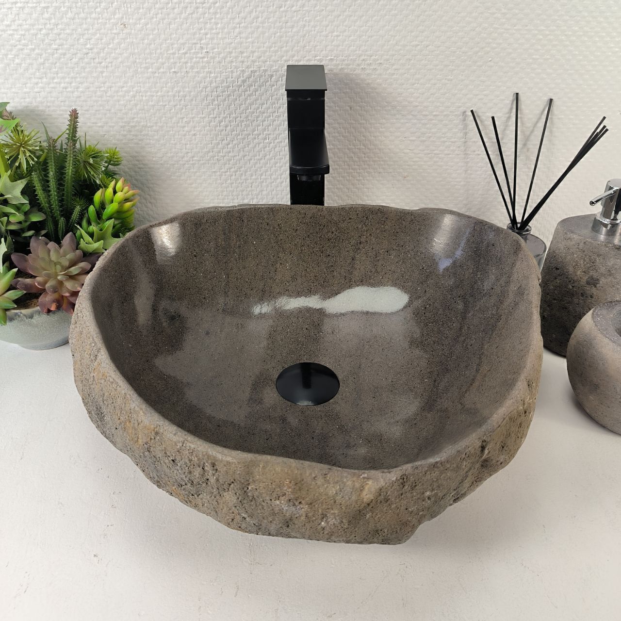 Раковина из речного камня RS-65443 46*42*15 из натурального камня