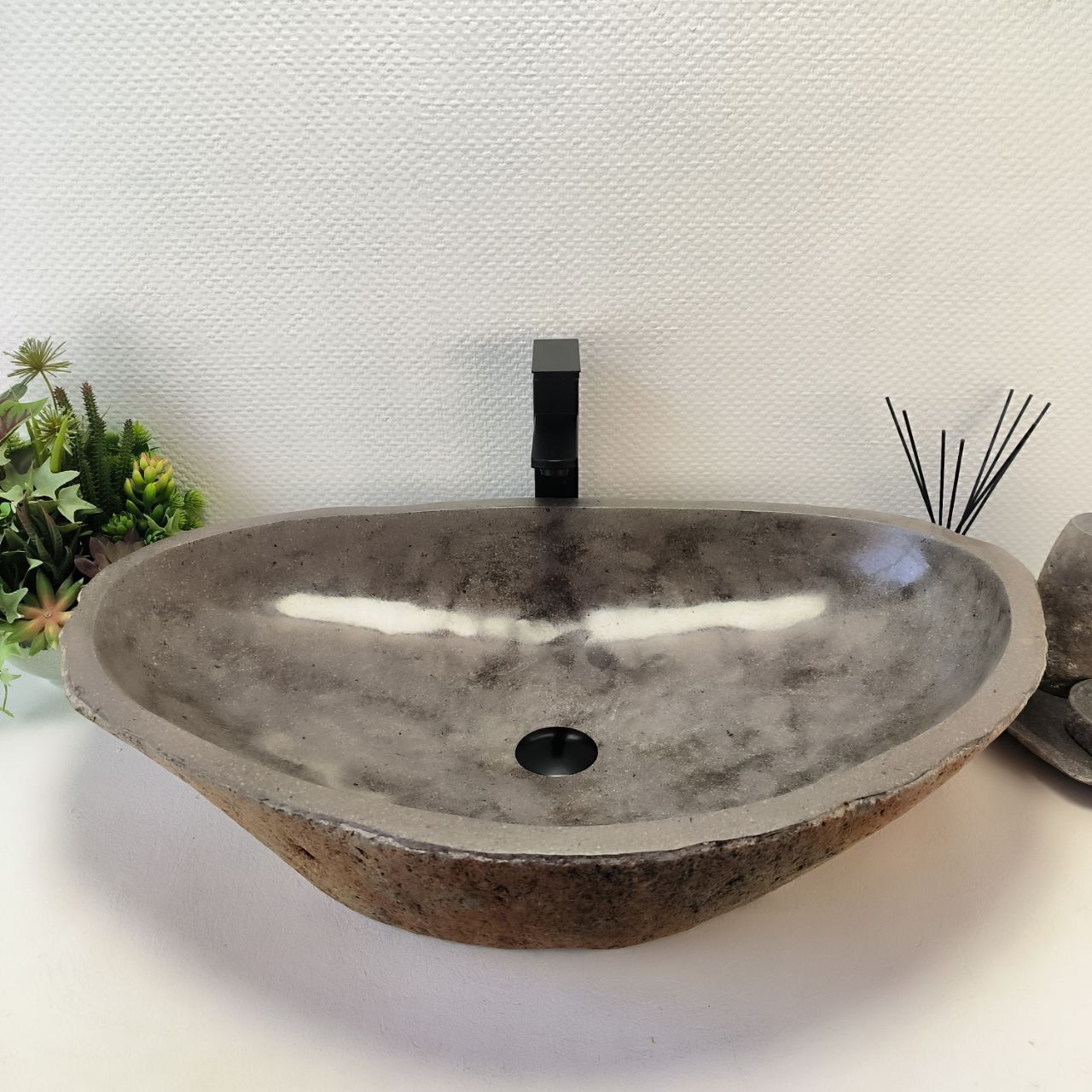 Раковина из речного камня RS-63526 (77*50*15) из натурального камня