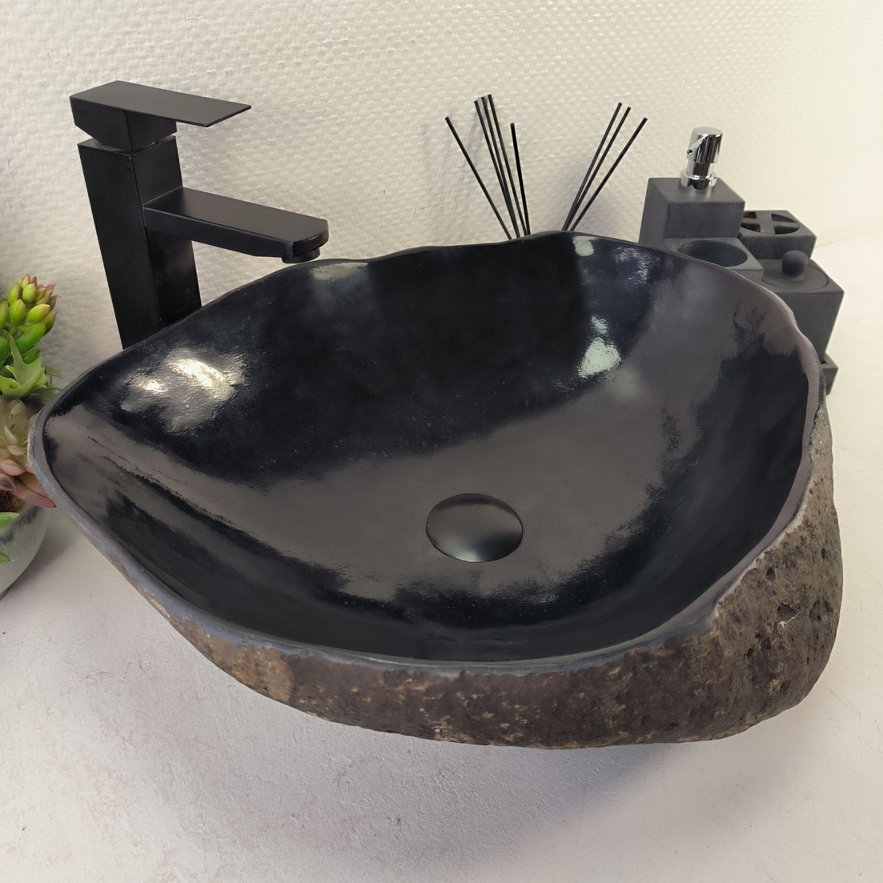 Раковина из речного камня RS-65056 51*43*15 из натурального камня
