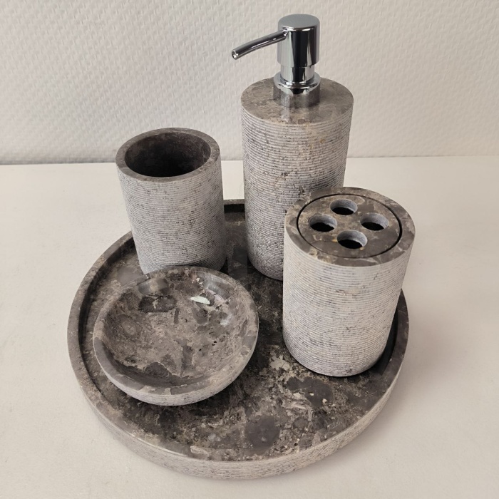 2qqo9xwlq161ujzjc3gnv9y2ukk4eecn