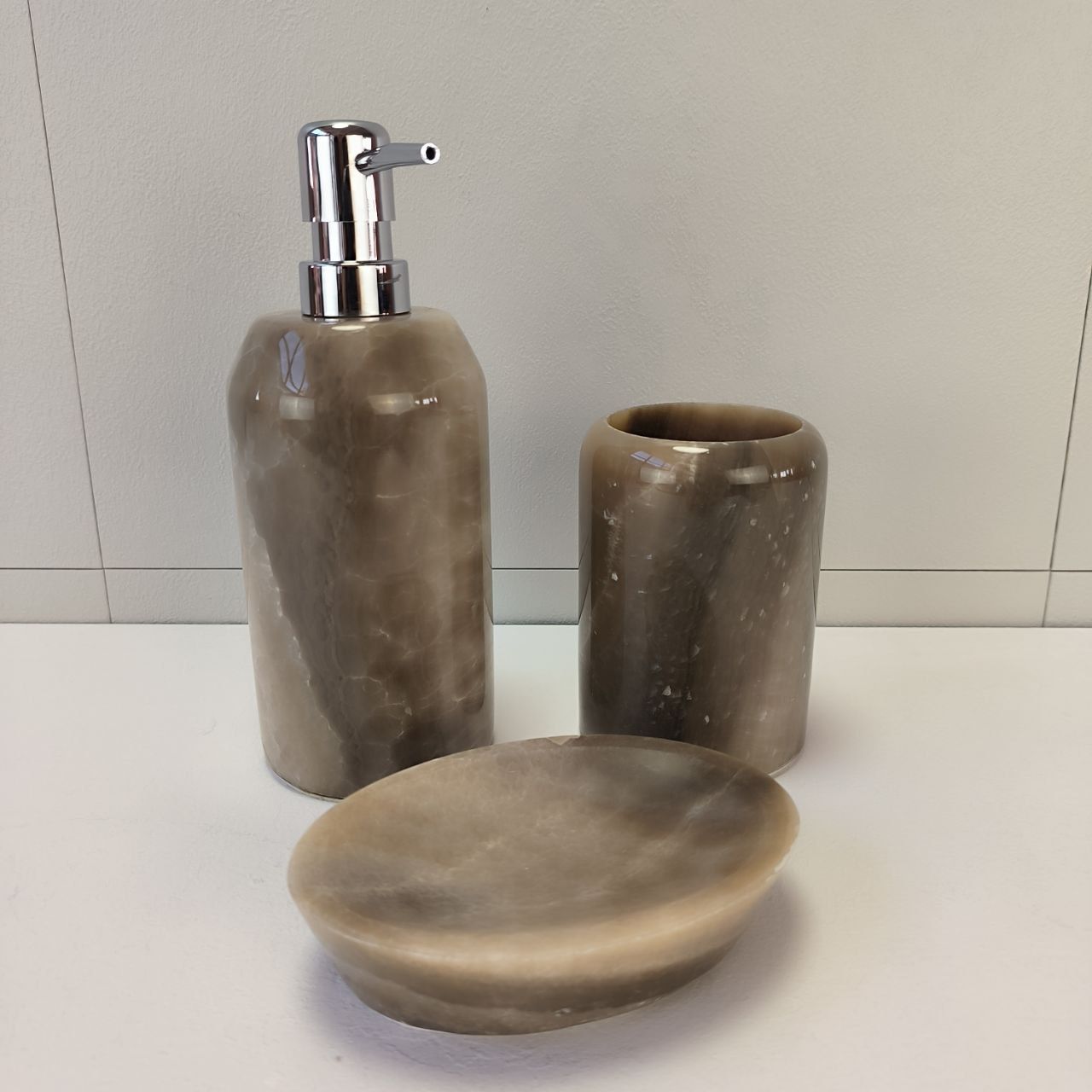 Набор из оникса 3 предм Grey NO-63235  дозатор, стаканчик, мыльница 151