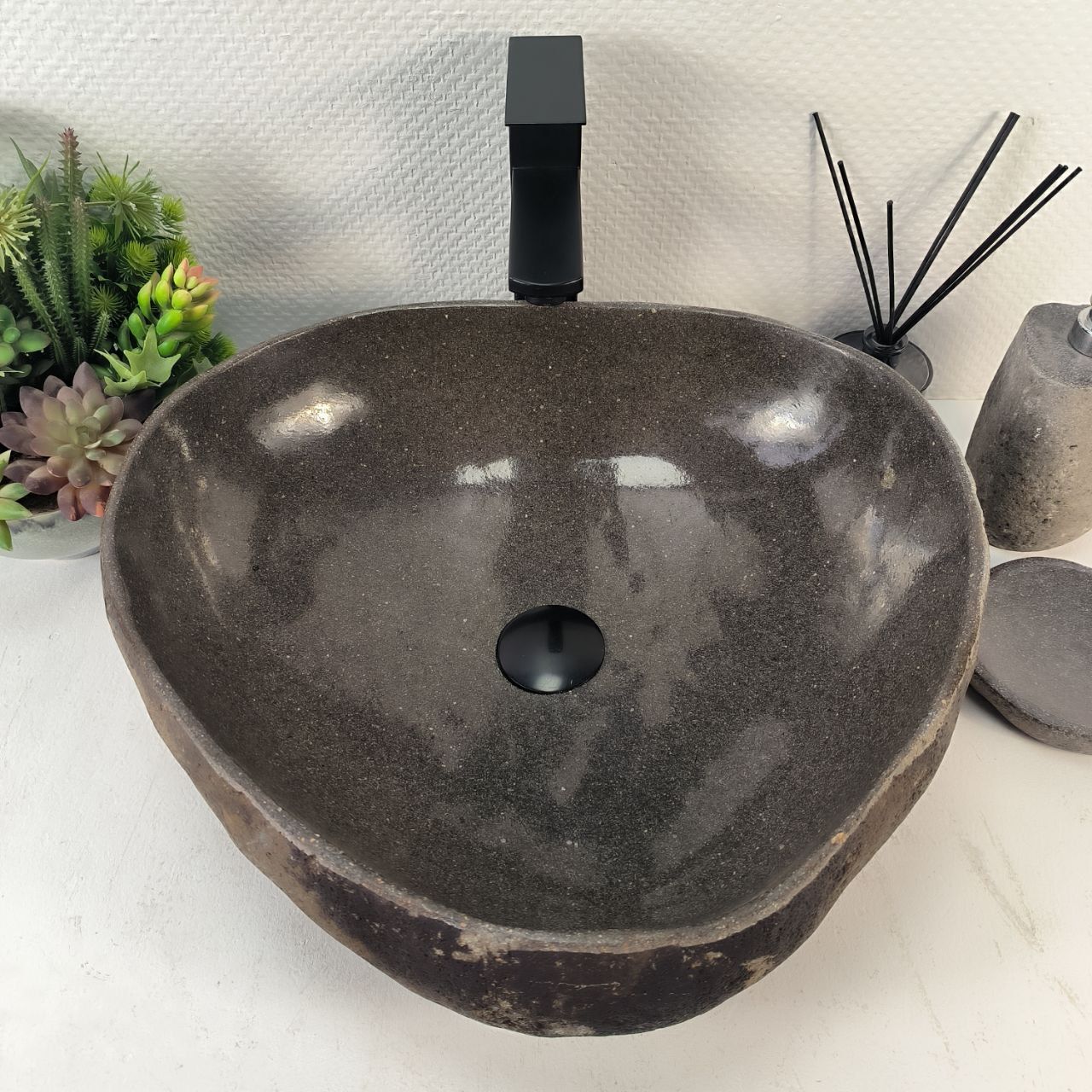 Раковина из речного камня RS-65257 48*44*15 из натурального камня