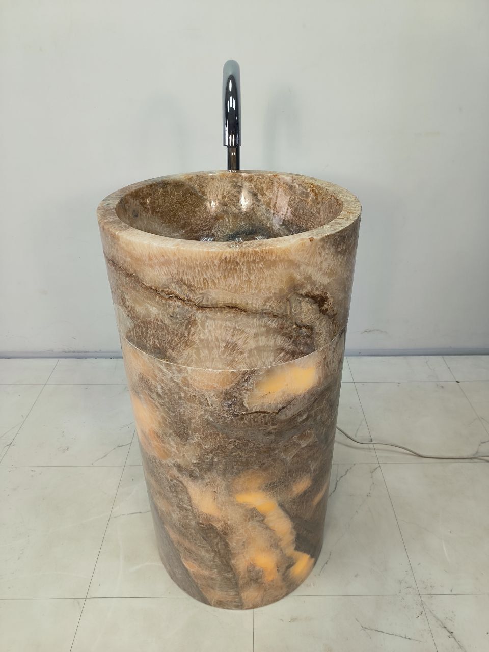 Раковина напольная из оникса Silinder Natural ON-65927 45х45х90 из натурального камня