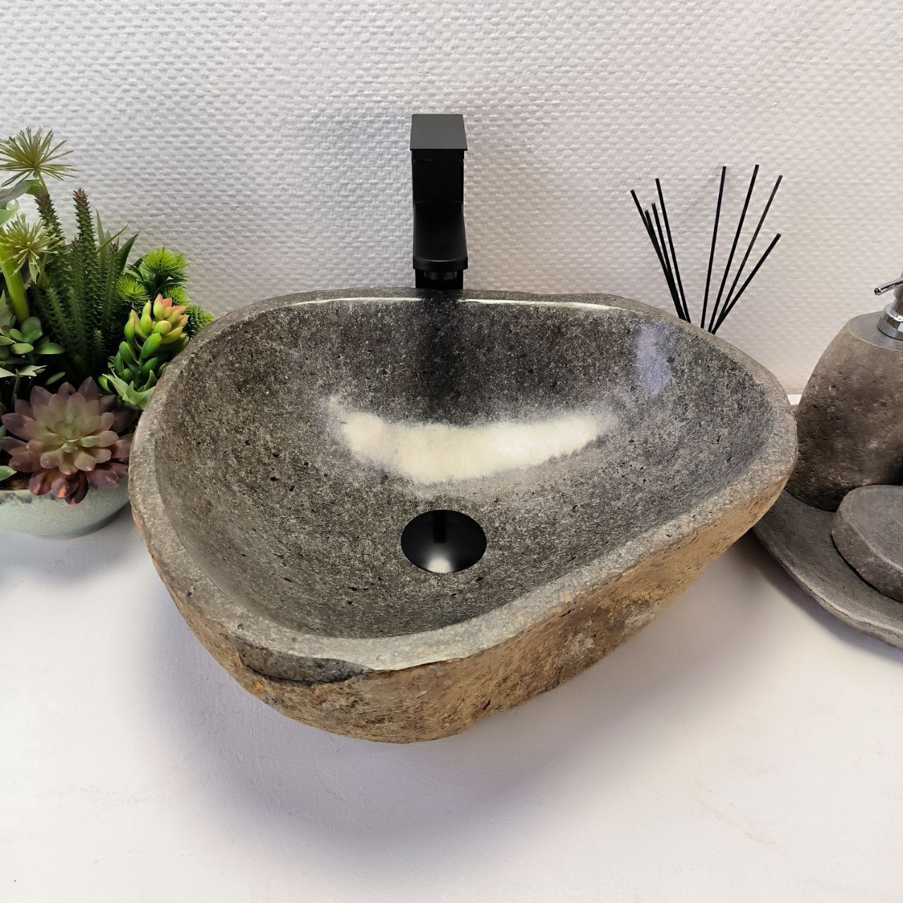 Раковина из речного камня RS-63855 (46*42*15) из натурального камня