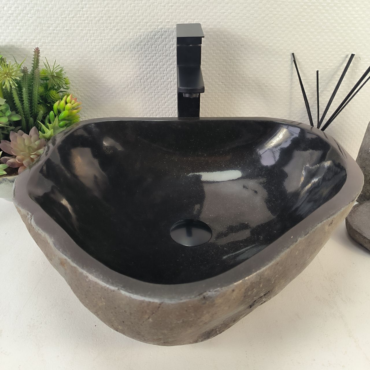 Раковина из речного камня RS-65251 46*42*15 из натурального камня