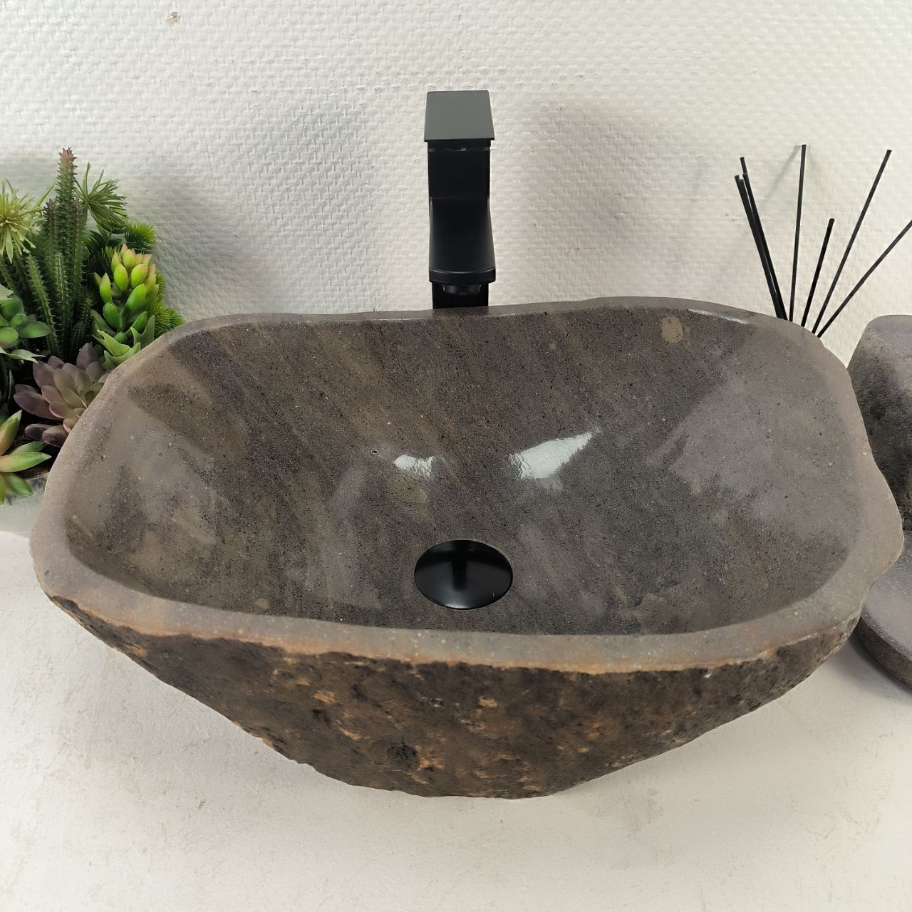 Раковина из речного камня RS-65117 48*35*15 из натурального камня