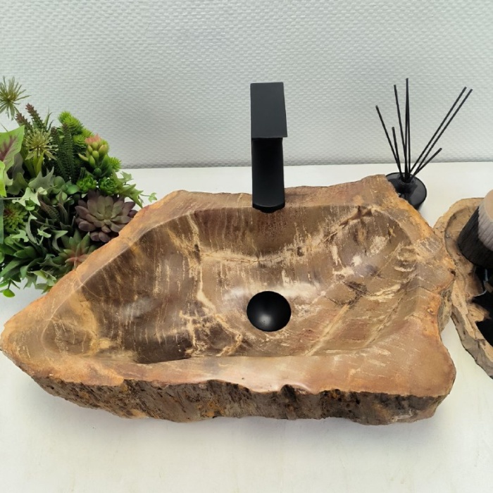 q4k4npl57udf25iesjtp95cyosto06z3