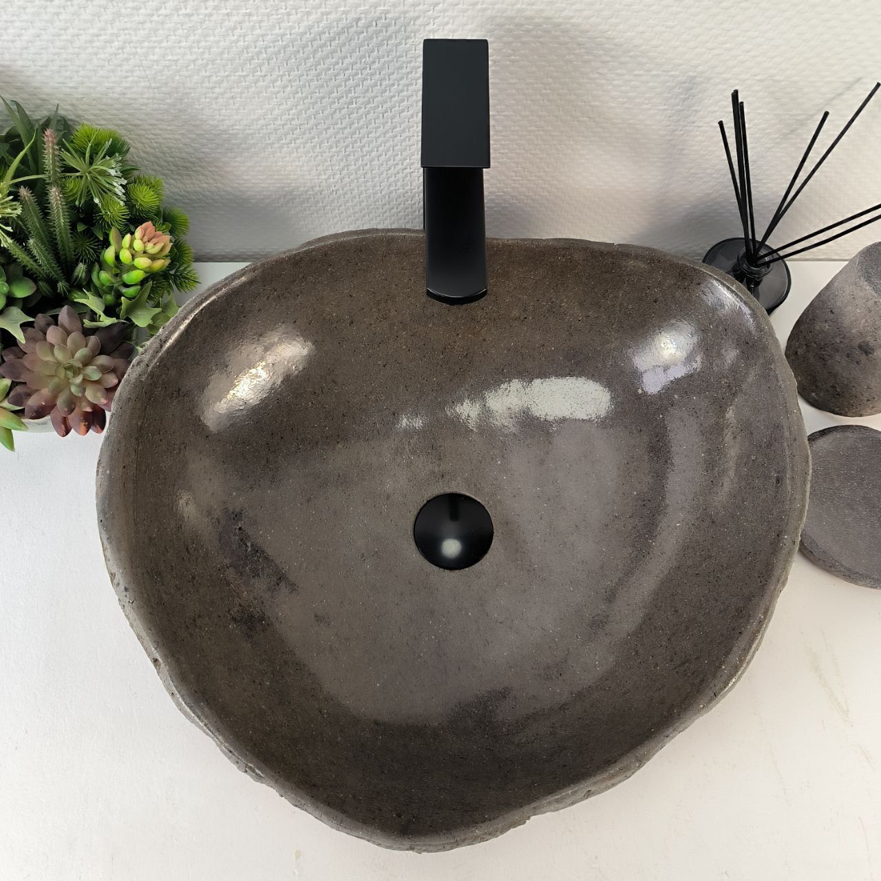 Раковина из речного камня RS-65214 51*44*15 из натурального камня