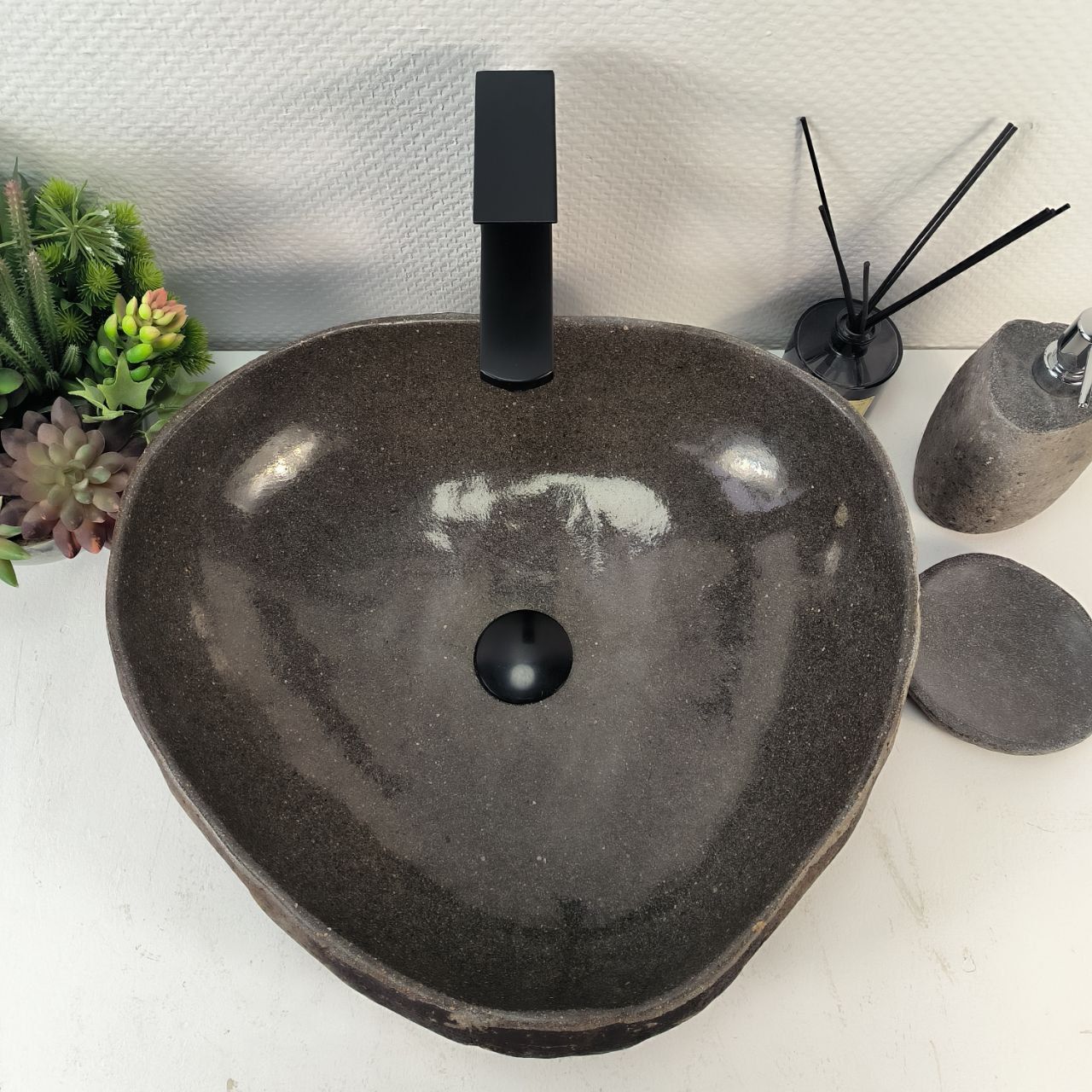 Раковина из речного камня RS-65257 48*44*15 из натурального камня