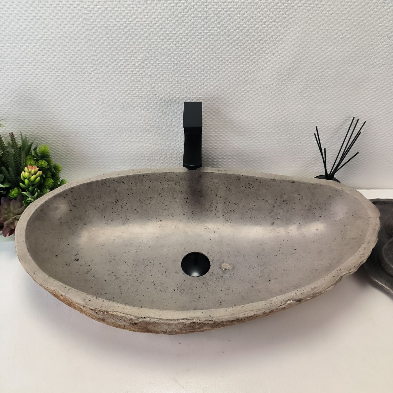 Раковина из речного камня RS-63631 (77*40*15) из натурального камня