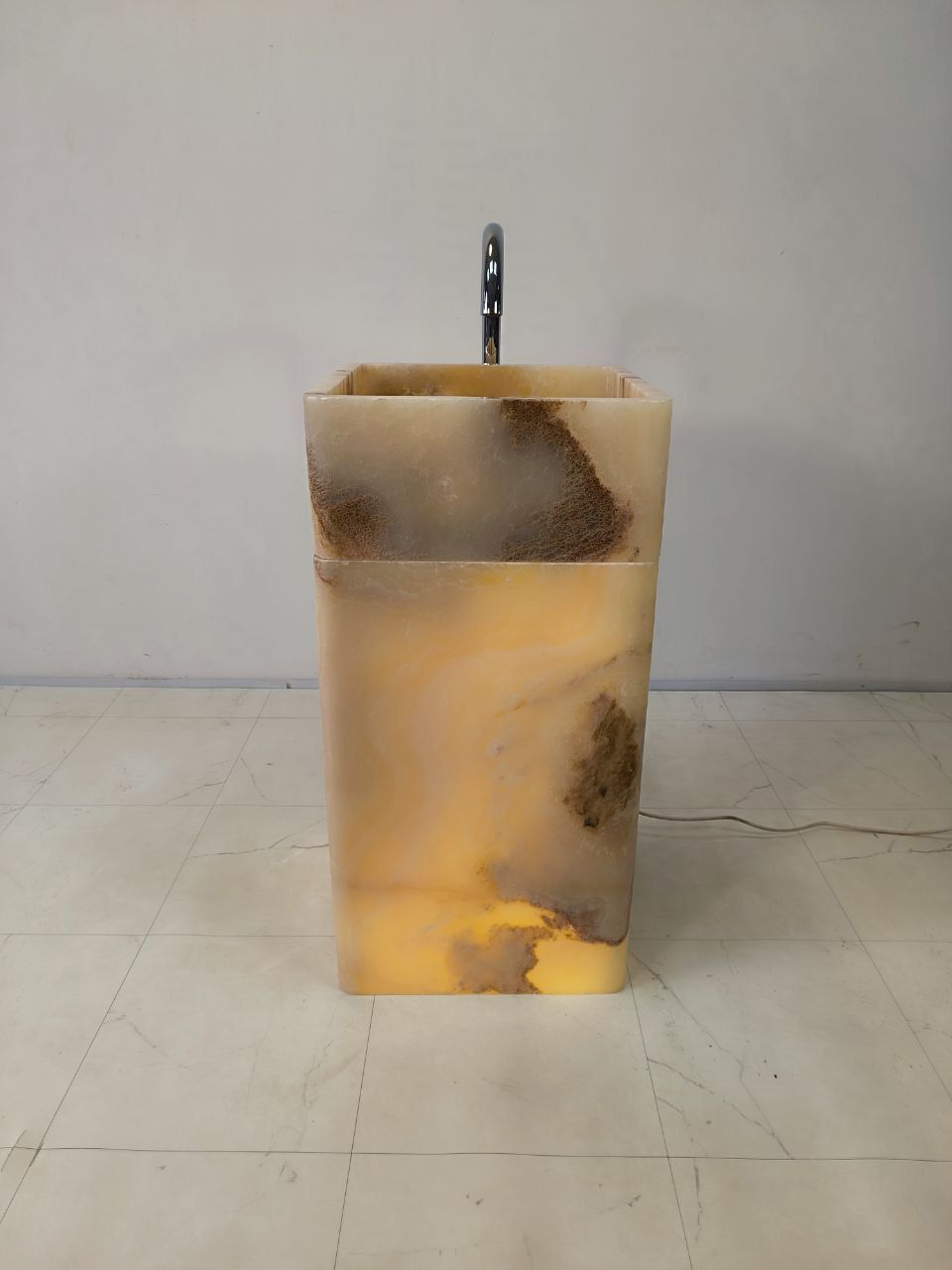 Раковина напольная из оникса Square Yellow ON-65918 45х45х90 из натурального камня