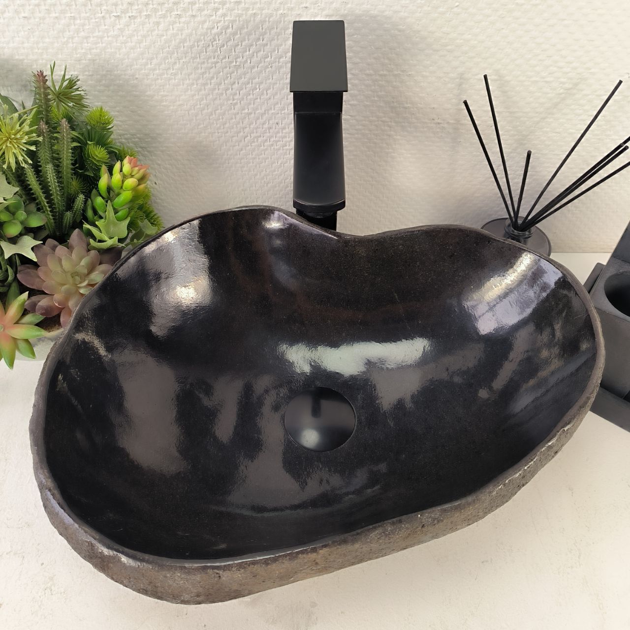 Раковина из речного камня RS-65081 44*34*15 из натурального камня