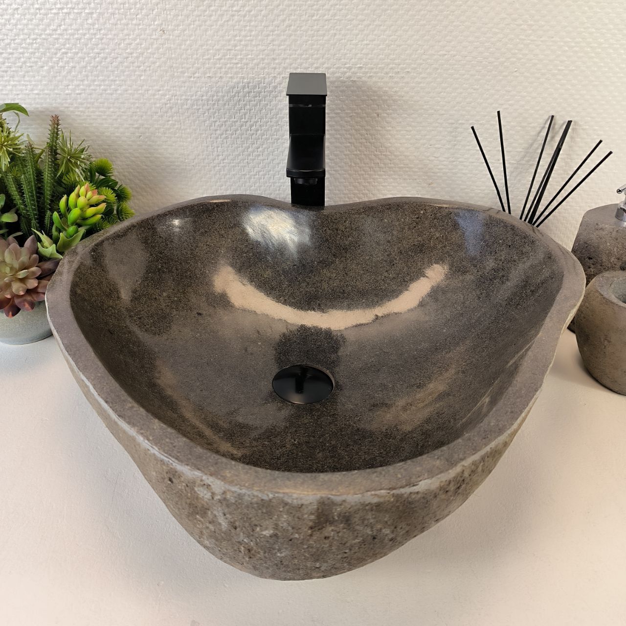 Раковина из речного камня RS-65380 53*49*15 из натурального камня