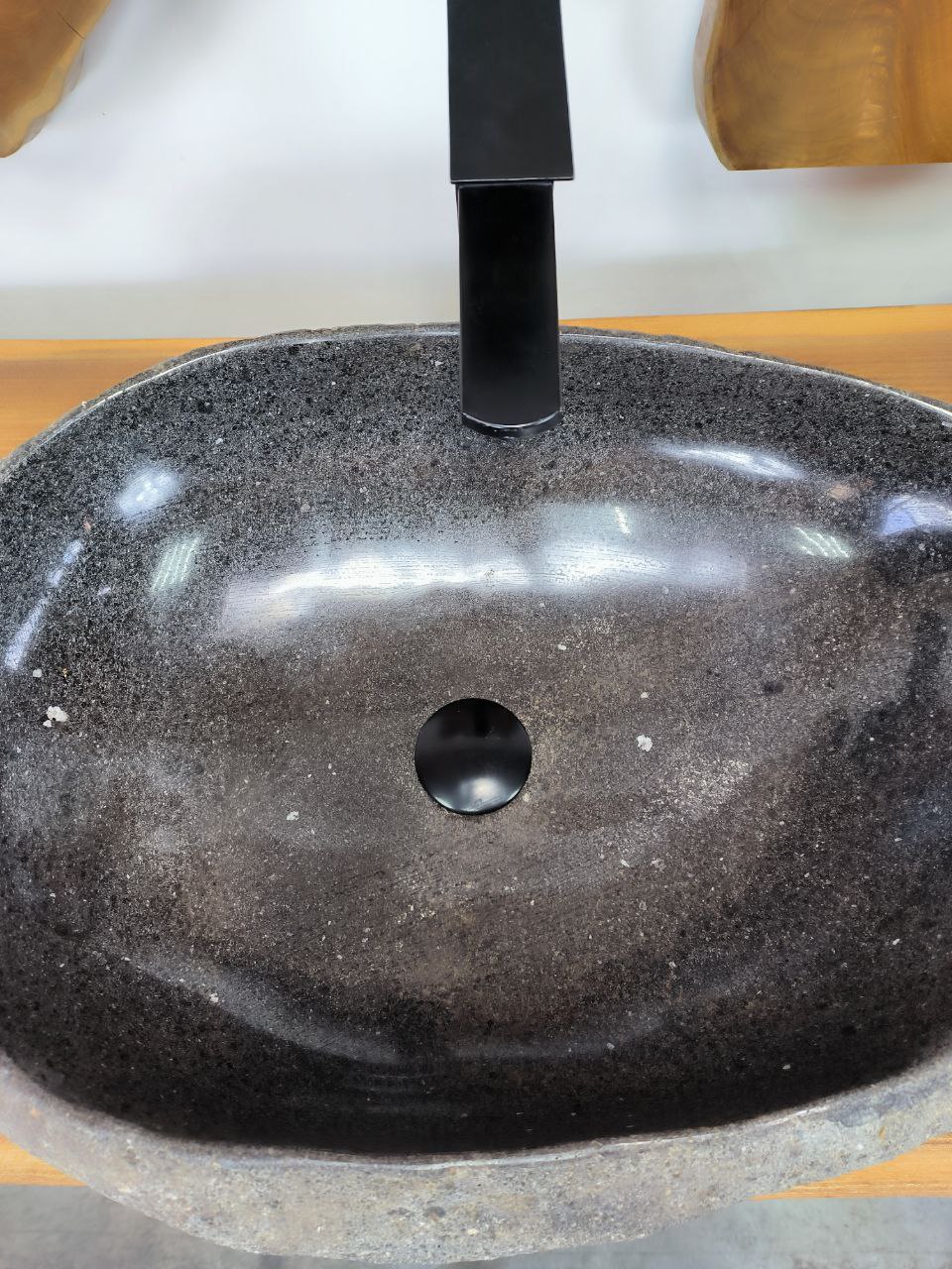 Раковина из речного камня RS-66292 58х42х15 из натурального камня