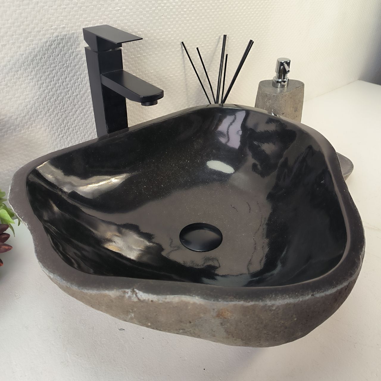 Раковина из речного камня RS-65251 46*42*15 из натурального камня
