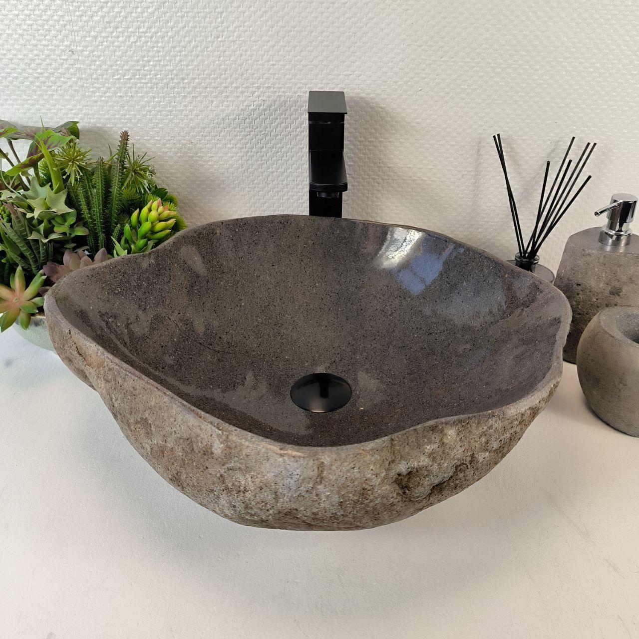 Раковина из речного камня RS-65364 50*44*16 из натурального камня