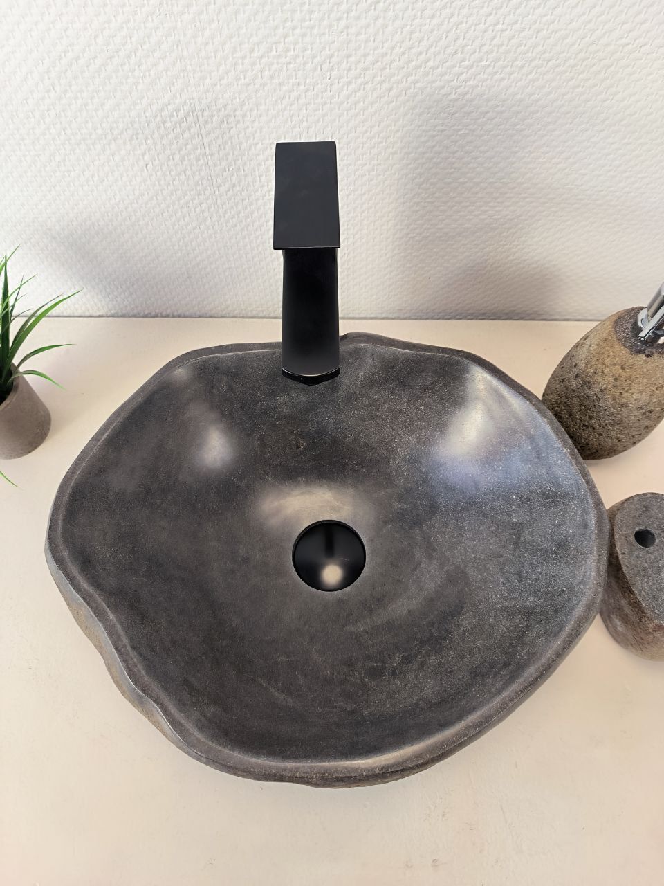 Раковина из речного камня RS-65980 42х36х15 из натурального камня