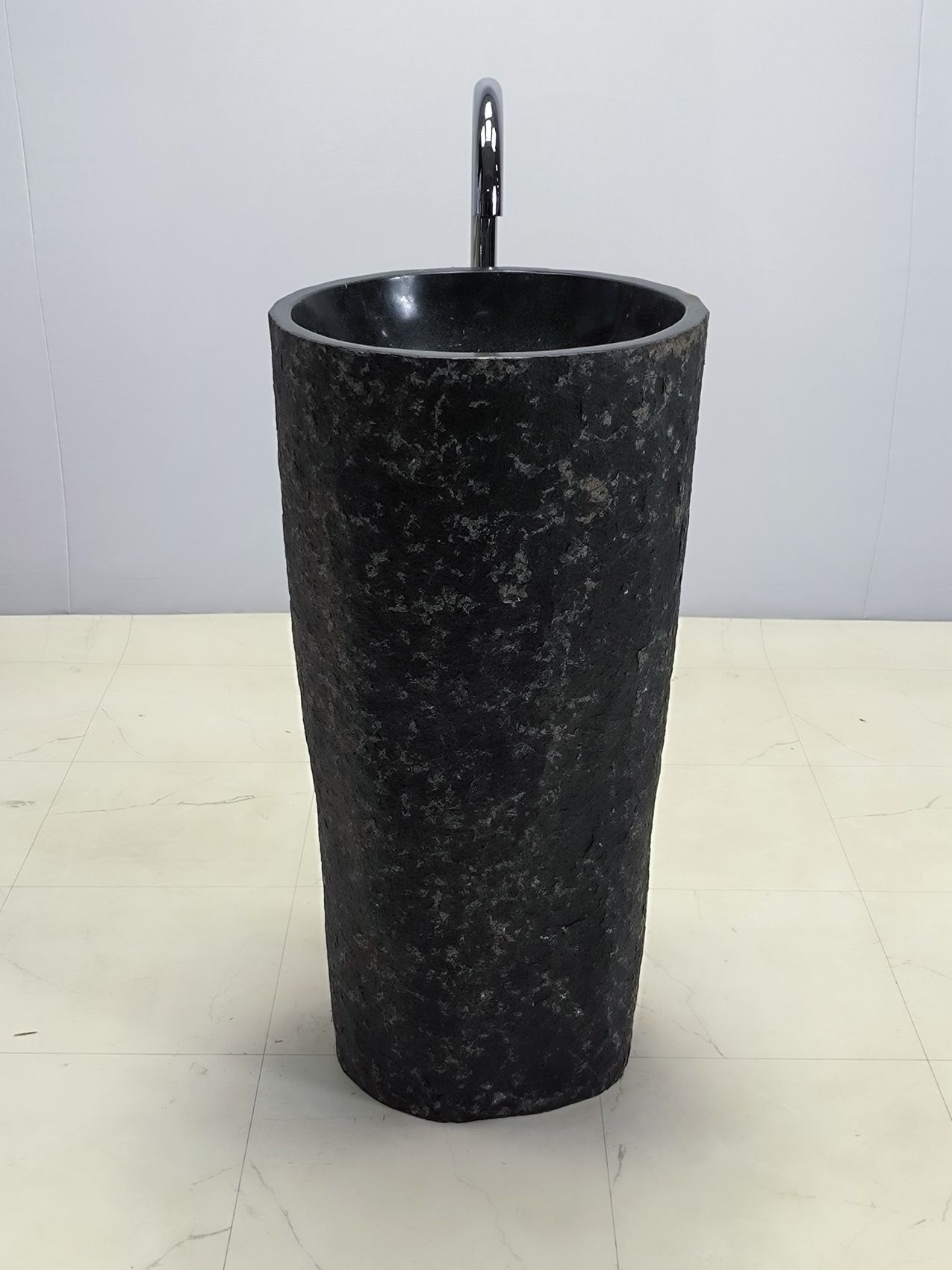 Раковина напольная из речного камня RN-66262 45х45х90 из натурального камня