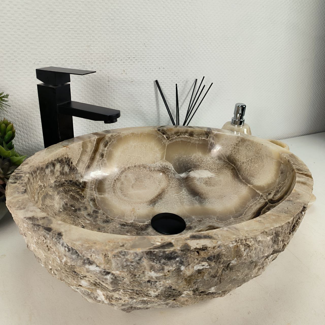 9h7zwt4lro348ykh4zdsmckauzanu24e