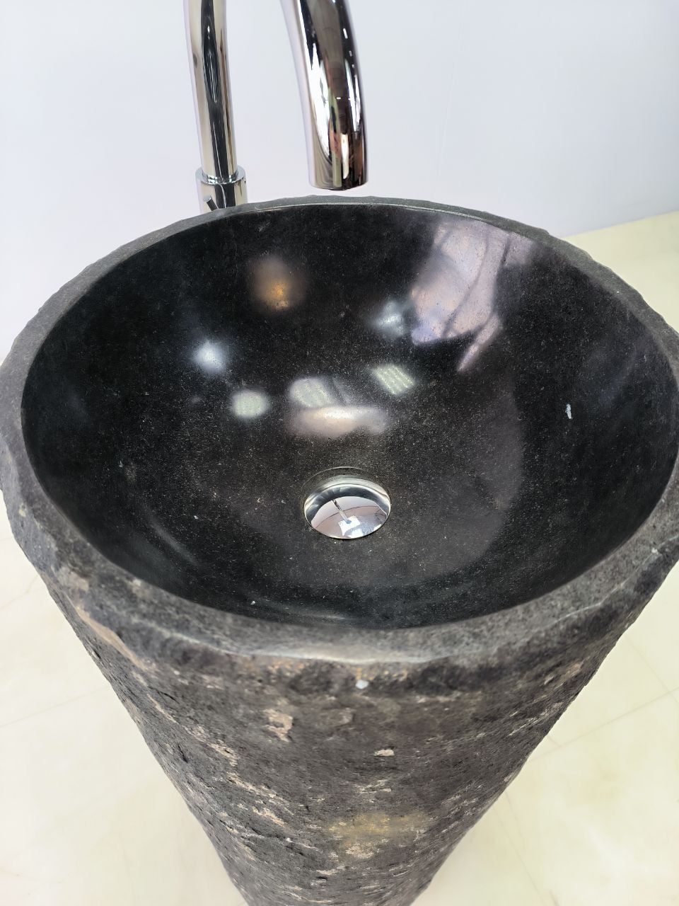 Раковина напольная из речного камня RN-66263 40х40х90 из натурального камня