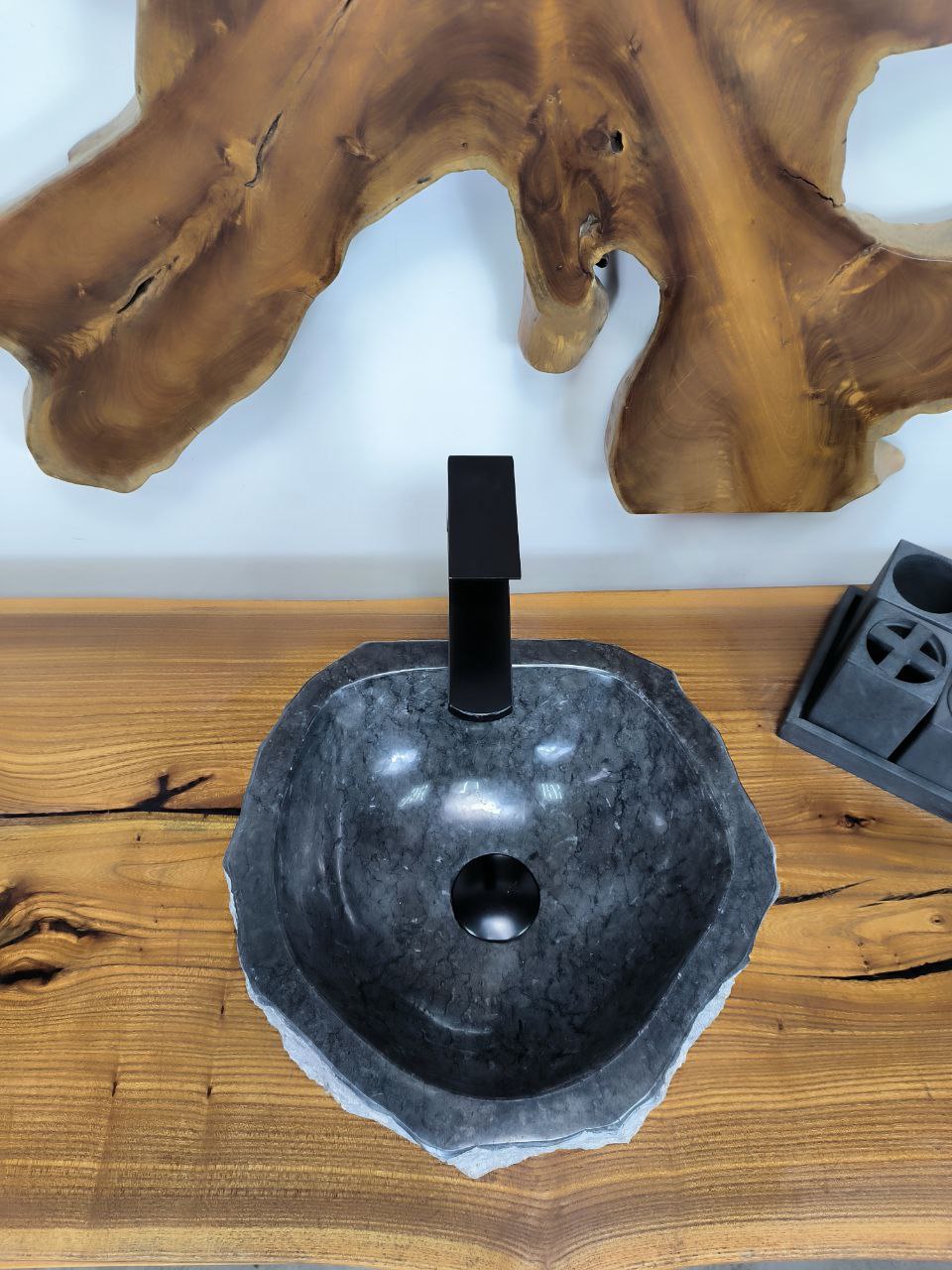 3f6e5b67-81e9-4643-8ee4-c2e1bfed5edf