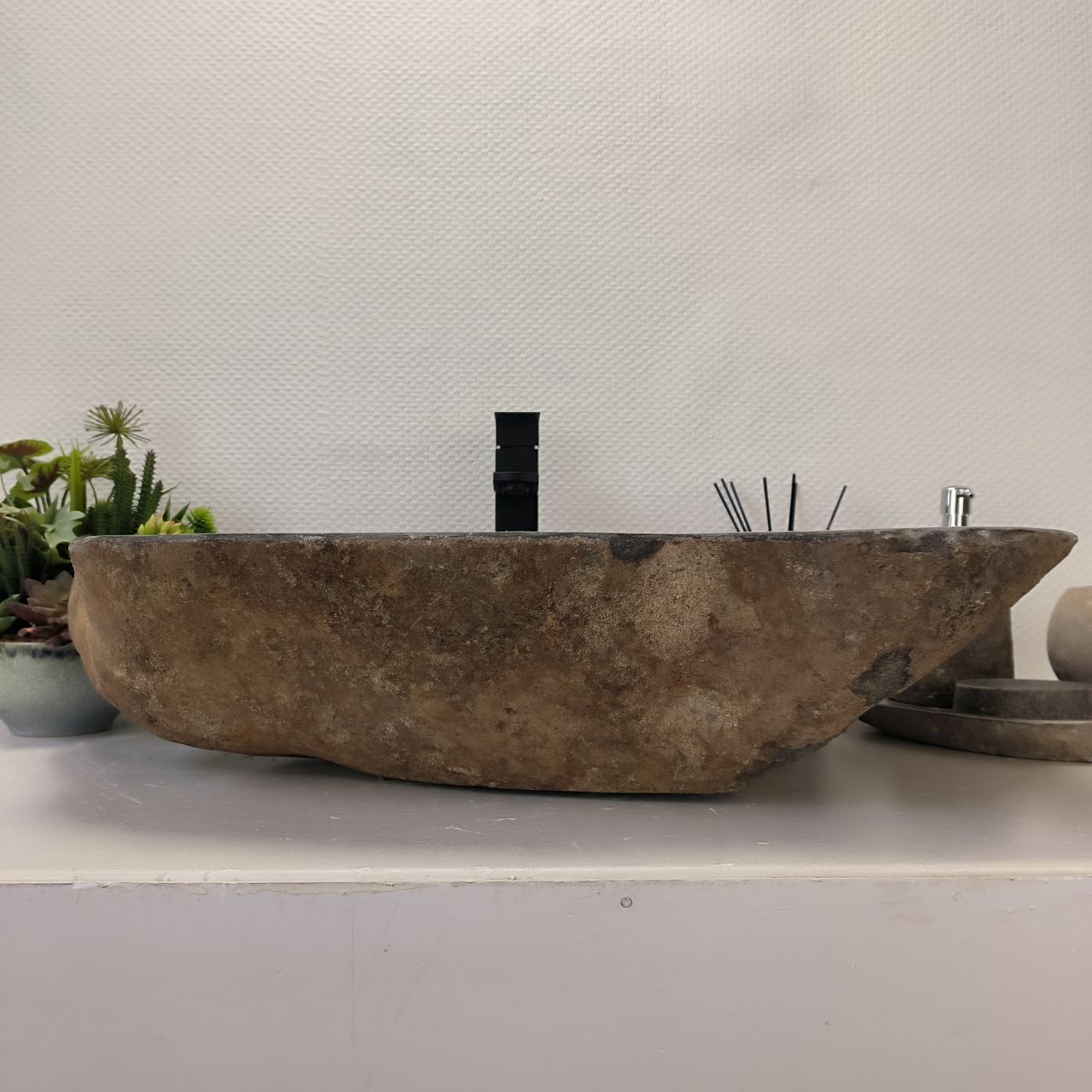 Раковина из речного камня RS-63607 (70*48*16) из натурального камня