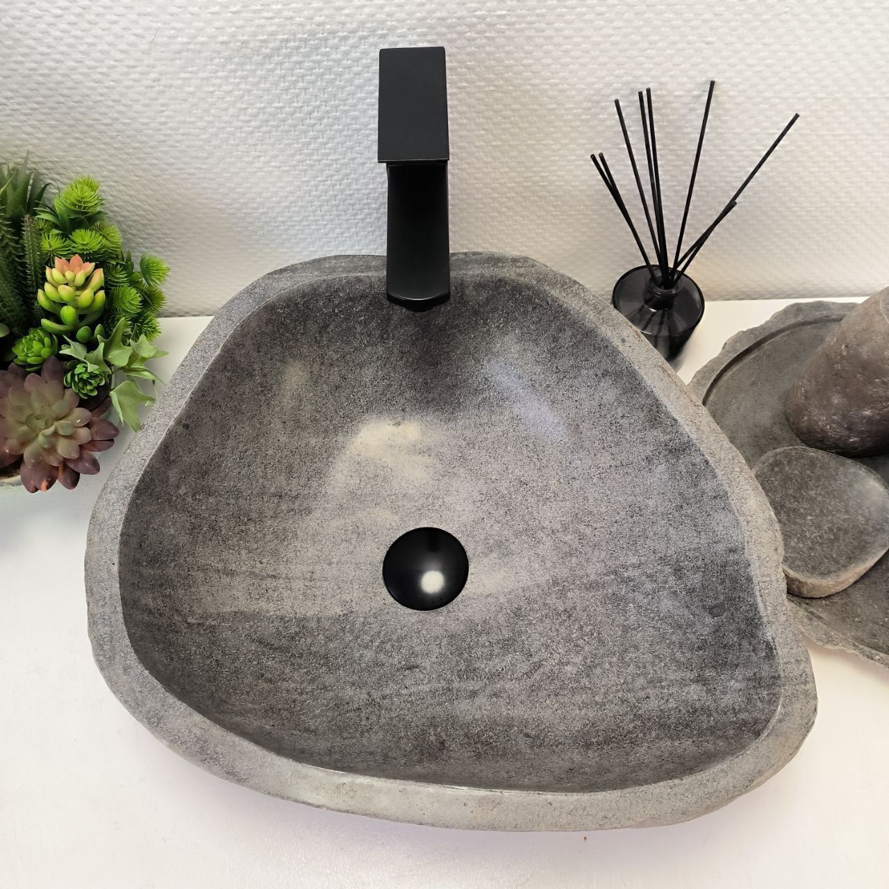 Раковина из речного камня RS-63558 (45*40*15) из натурального камня