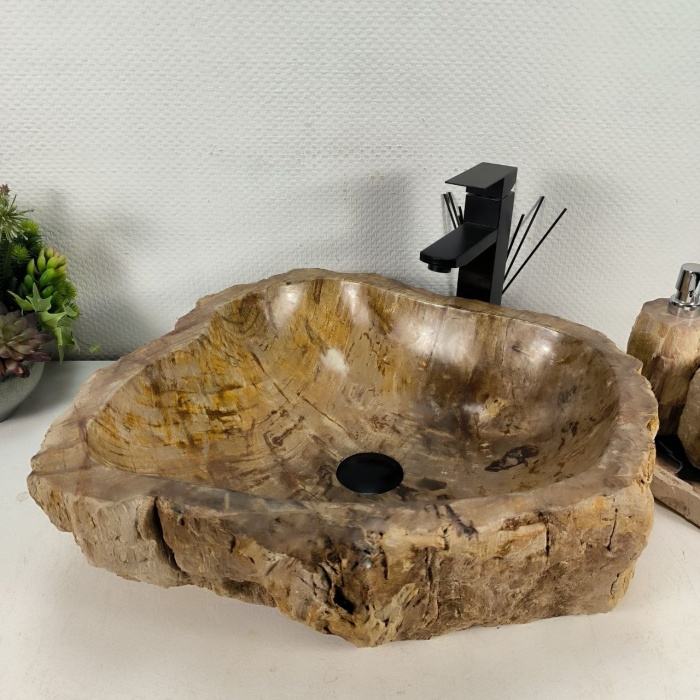 4vlvuge78sajsjgpngxwao2ss2x6f5gu